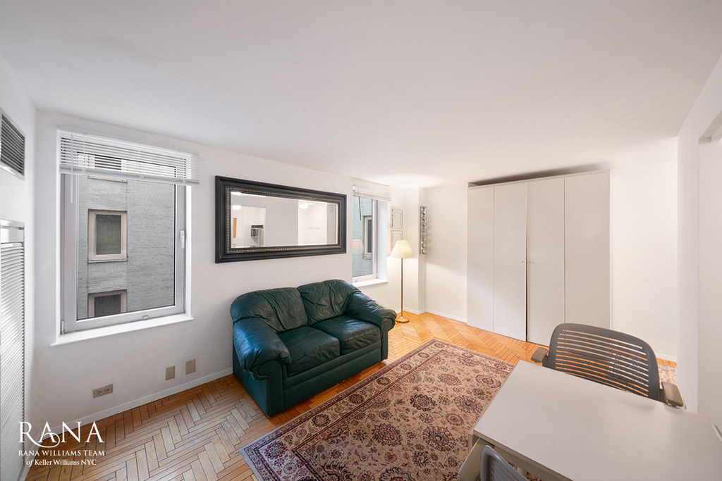 106 Central Park S - Photo 4