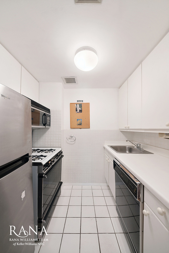 106 Central Park S - Photo 5