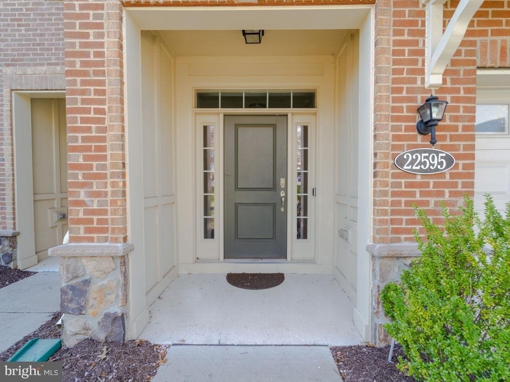 22595 Windsor Locks Square - Photo 2