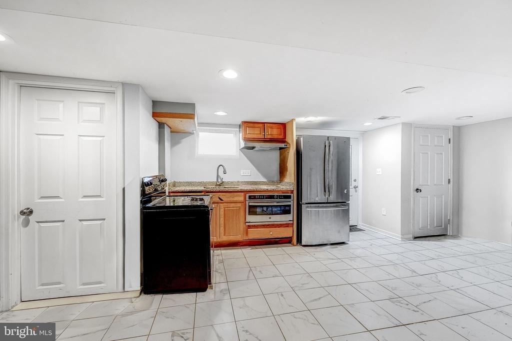 715 N George Mason Drive - Photo 18