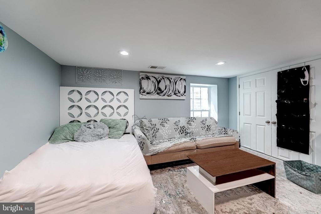 715 N George Mason Drive - Photo 21