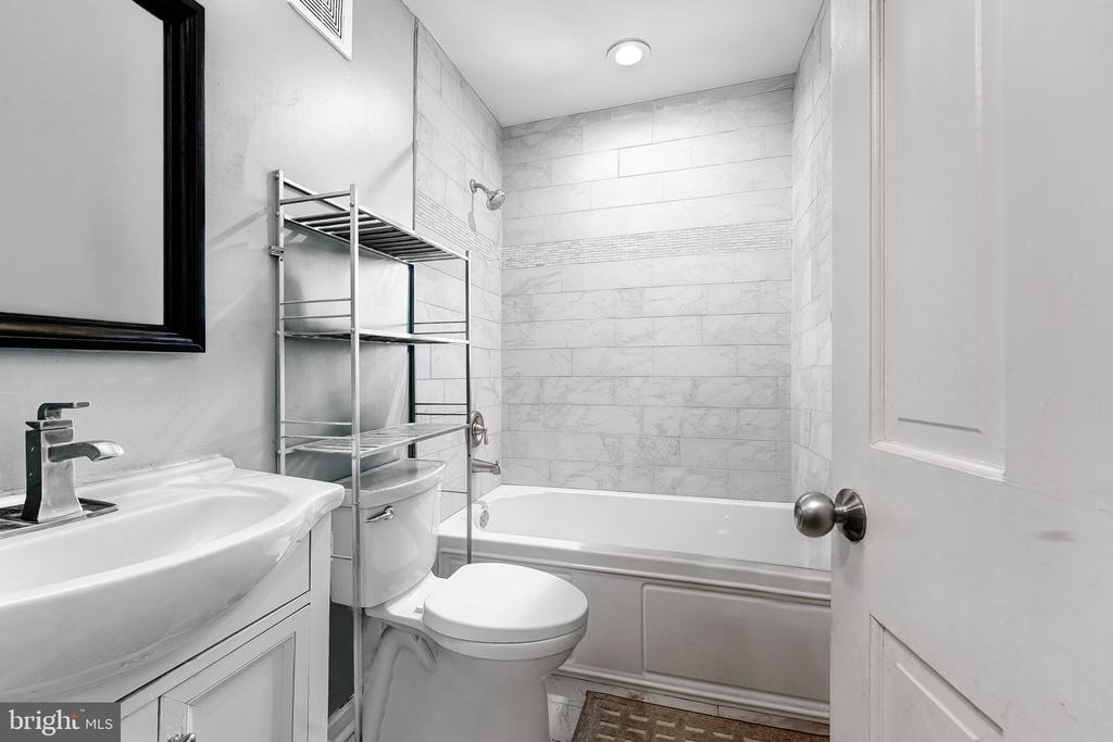 715 N George Mason Drive - Photo 10