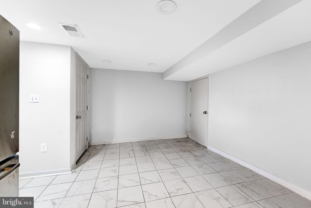 715 N George Mason Drive - Photo 17