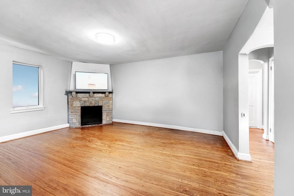 715 N George Mason Drive - Photo 1
