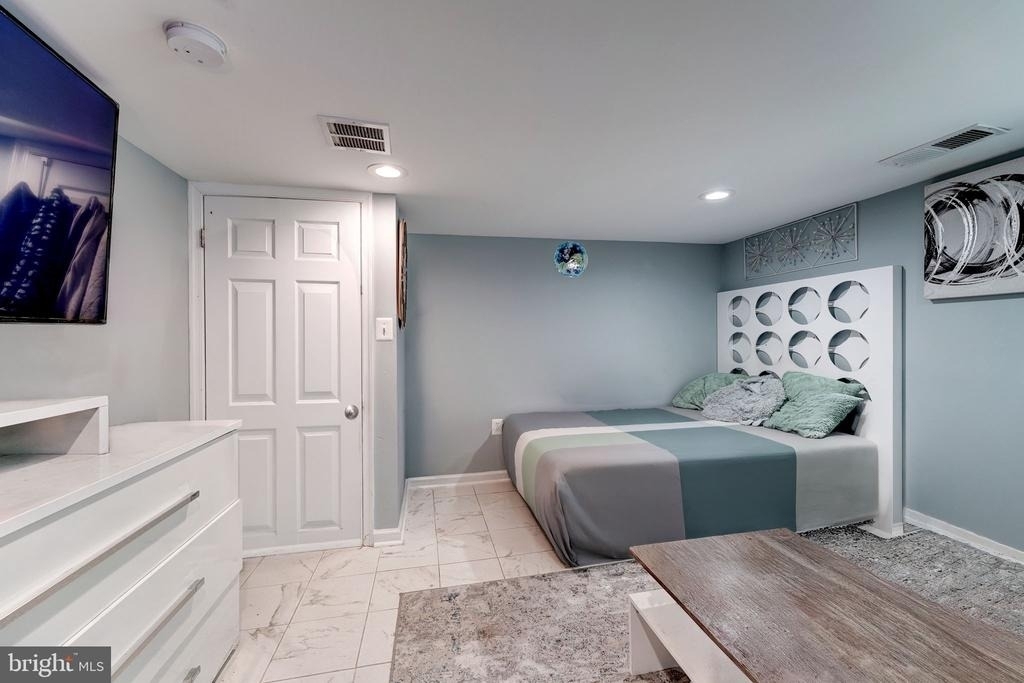 715 N George Mason Drive - Photo 22
