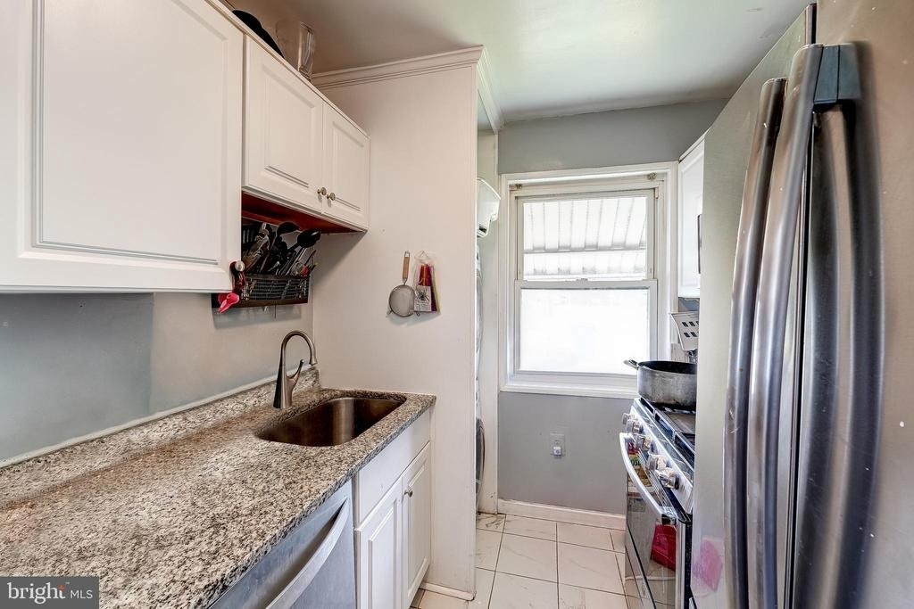 715 N George Mason Drive - Photo 4