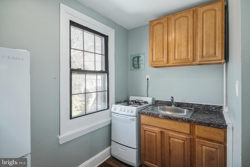 184 E Huntingdon Street - Photo 2
