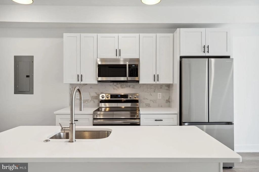 901 Leland - Photo 9