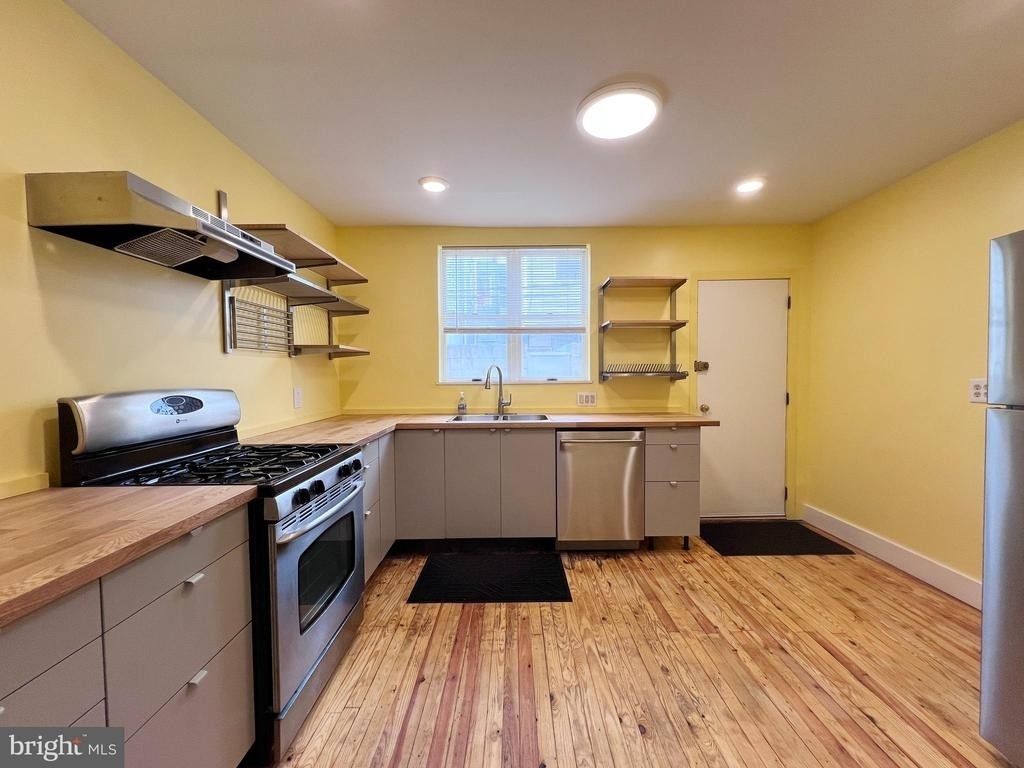 1211 Daly Street - Photo 8