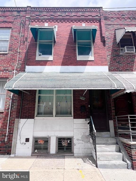 1211 Daly Street - Photo 0
