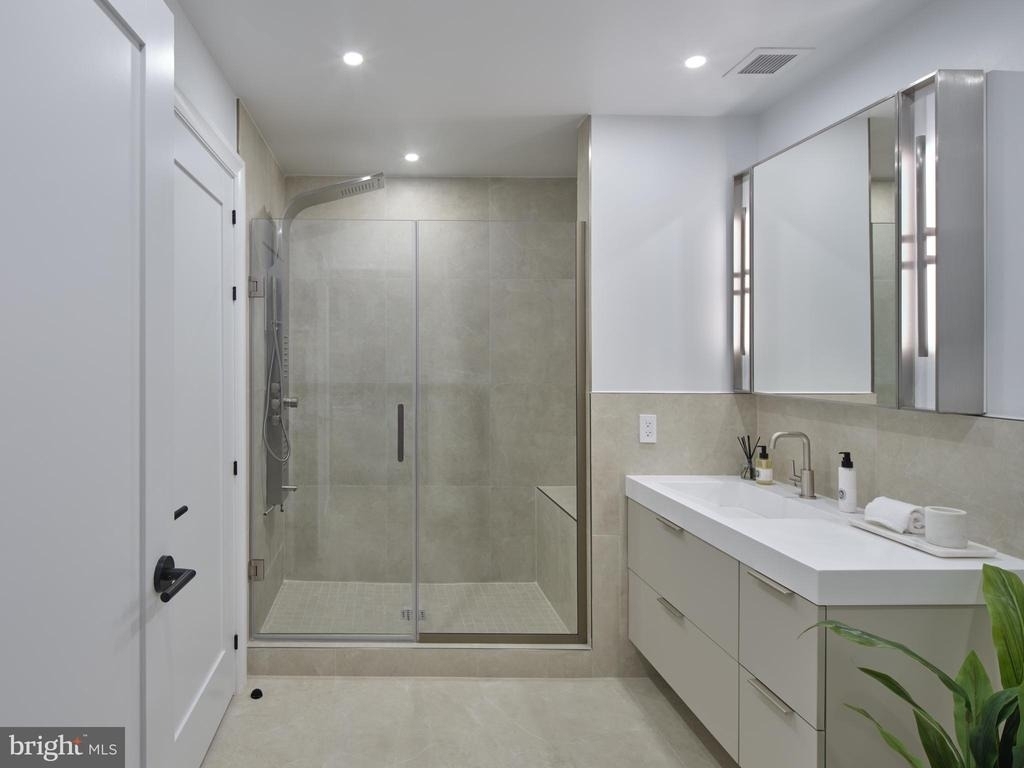 1001 S Broad Street - Photo 3