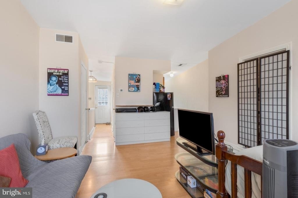 1804 Fairmount Avenue - Photo 3