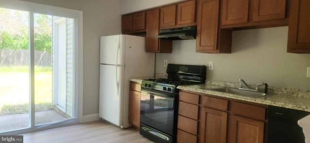 4 Harrington Lane - Photo 4