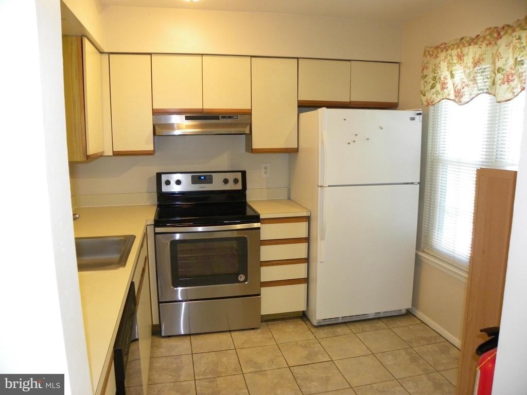 300 Mitten Lane - Photo 8