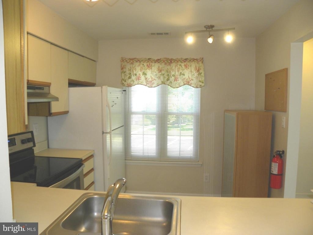 300 Mitten Lane - Photo 9