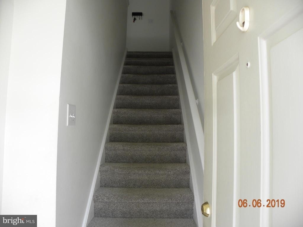 300 Mitten Lane - Photo 2