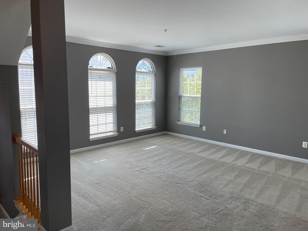 313 Cross Green Street - Photo 3