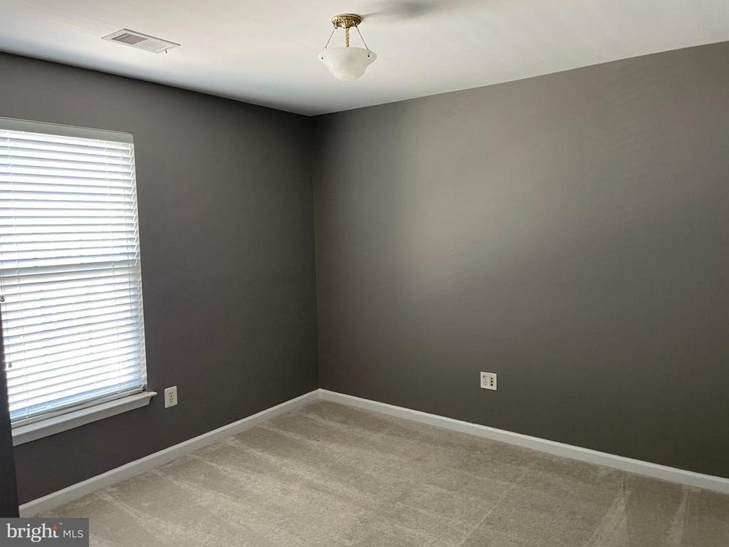 313 Cross Green Street - Photo 16