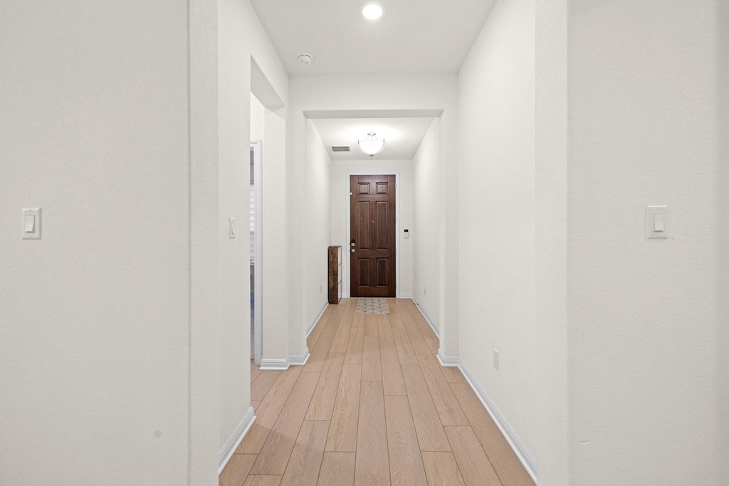 2604 Acoma Ln - Photo 3
