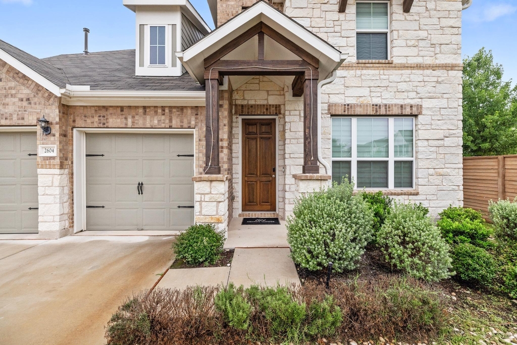2604 Acoma Ln - Photo 2