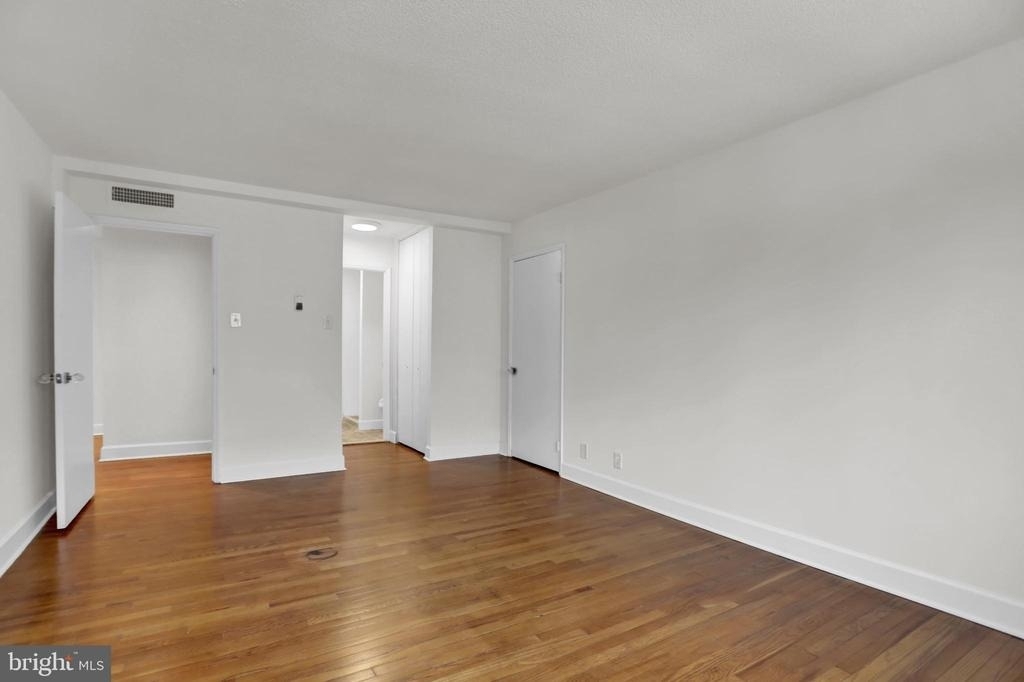 1101 Saint Paul Street - Photo 19