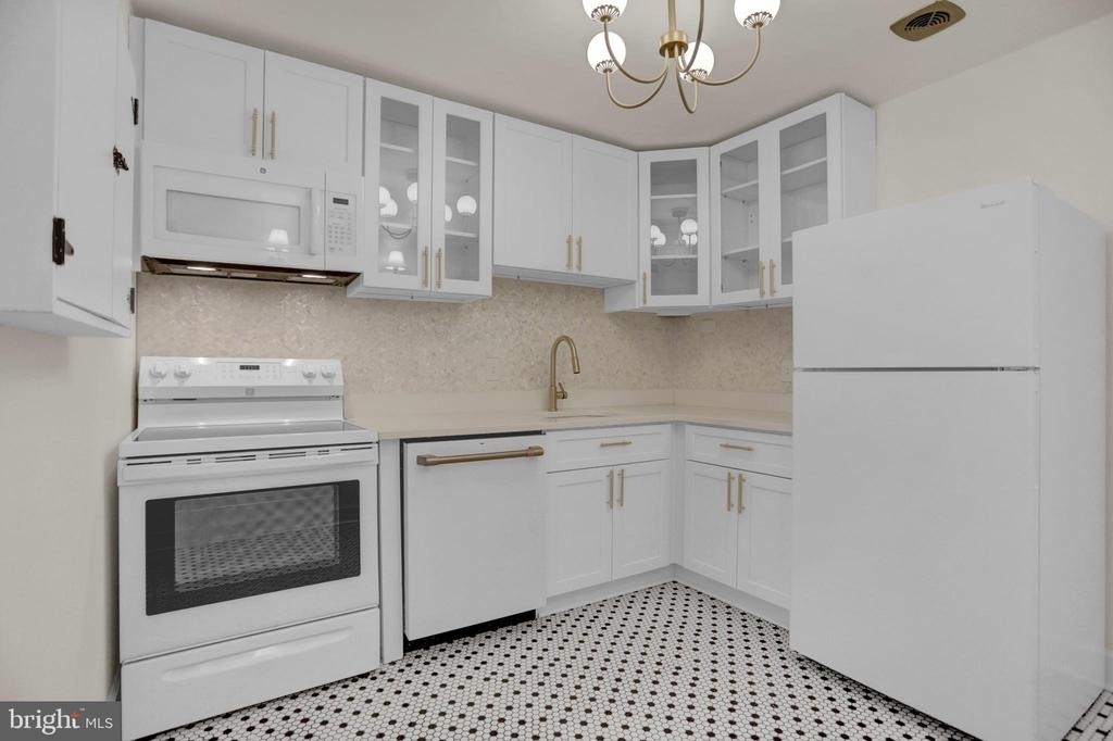 1101 Saint Paul Street - Photo 4