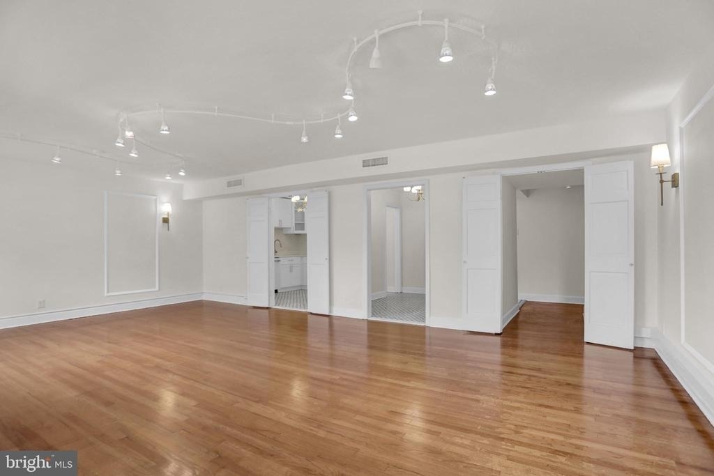 1101 Saint Paul Street - Photo 14