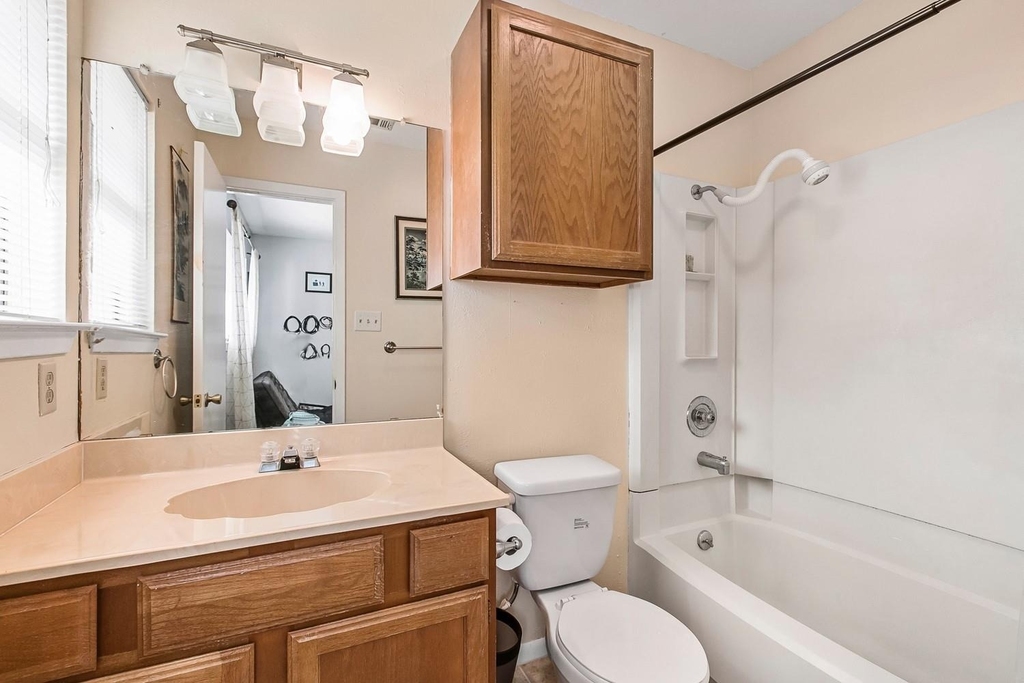 6029 Old Fredericksburg Rd - Photo 3