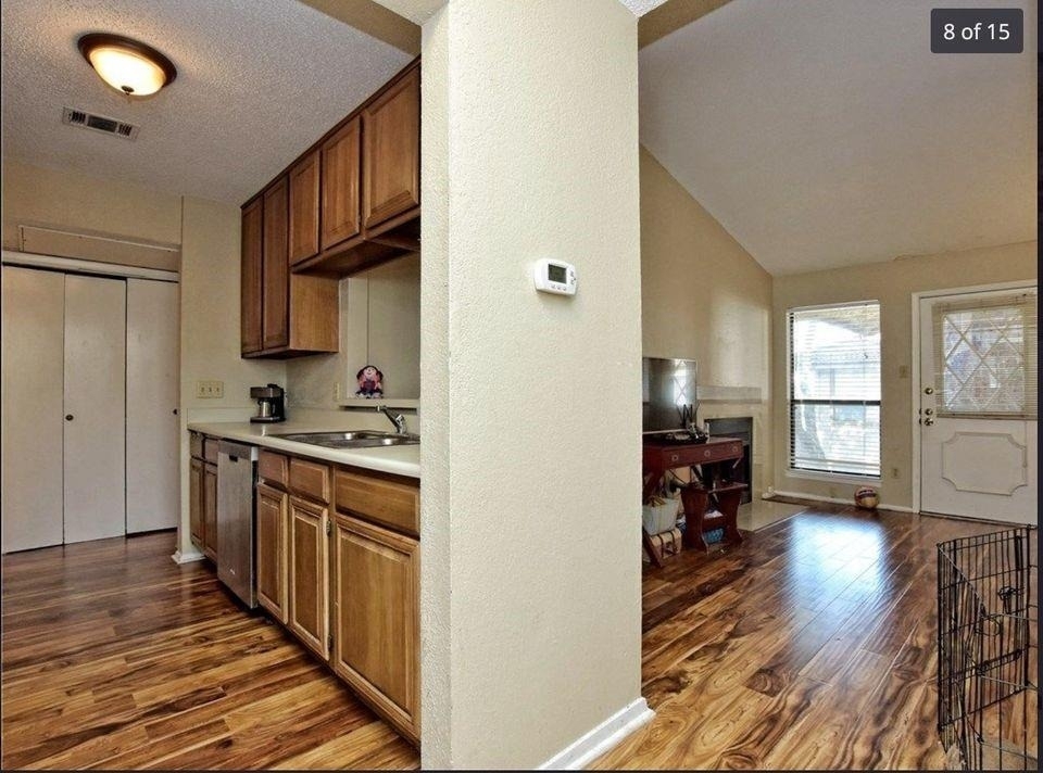 806 W 24th St - Photo 2
