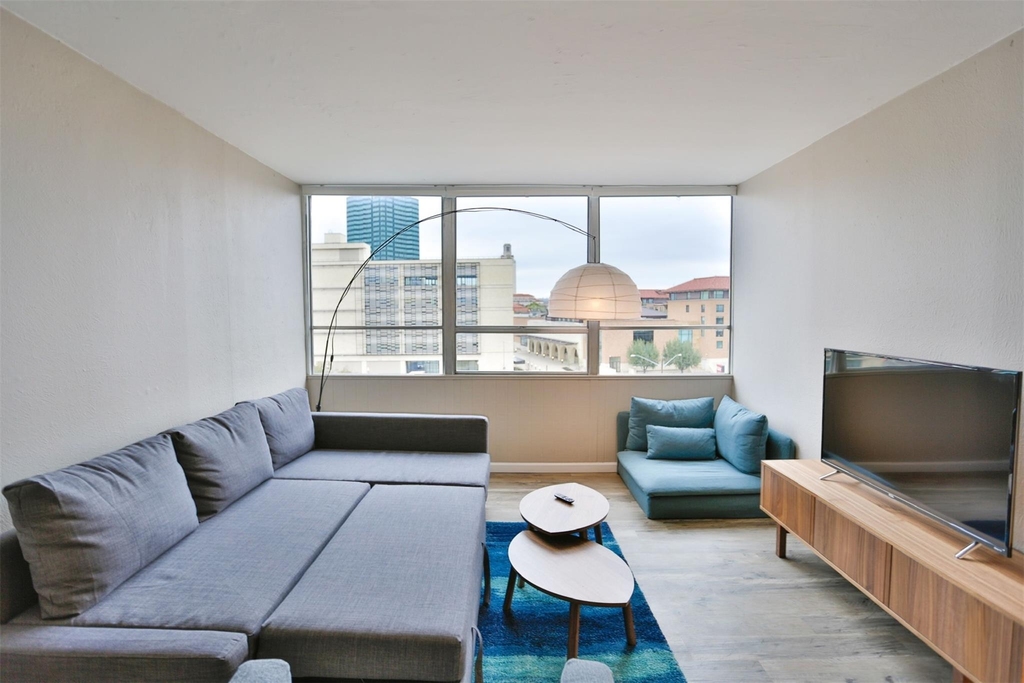 1800 Lavaca St - Photo 1
