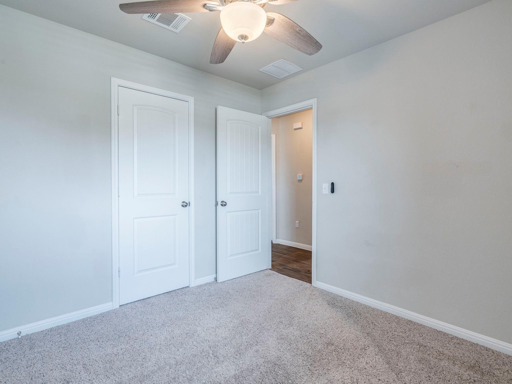 217 Yoakum St - Photo 18