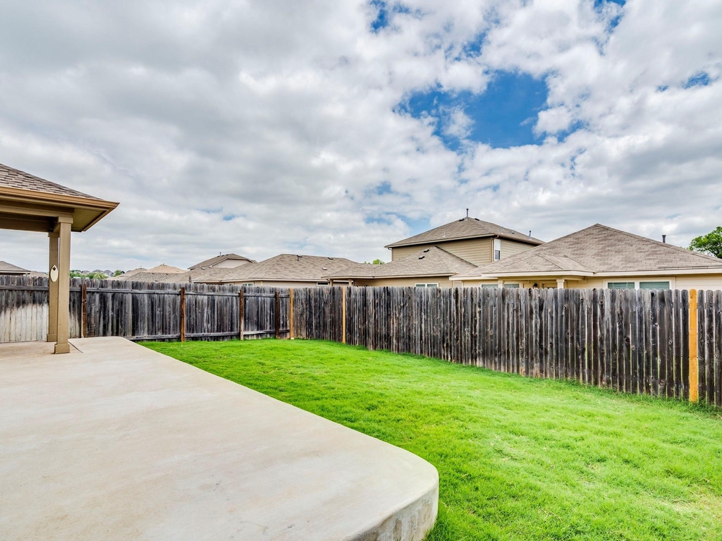 217 Yoakum St - Photo 24