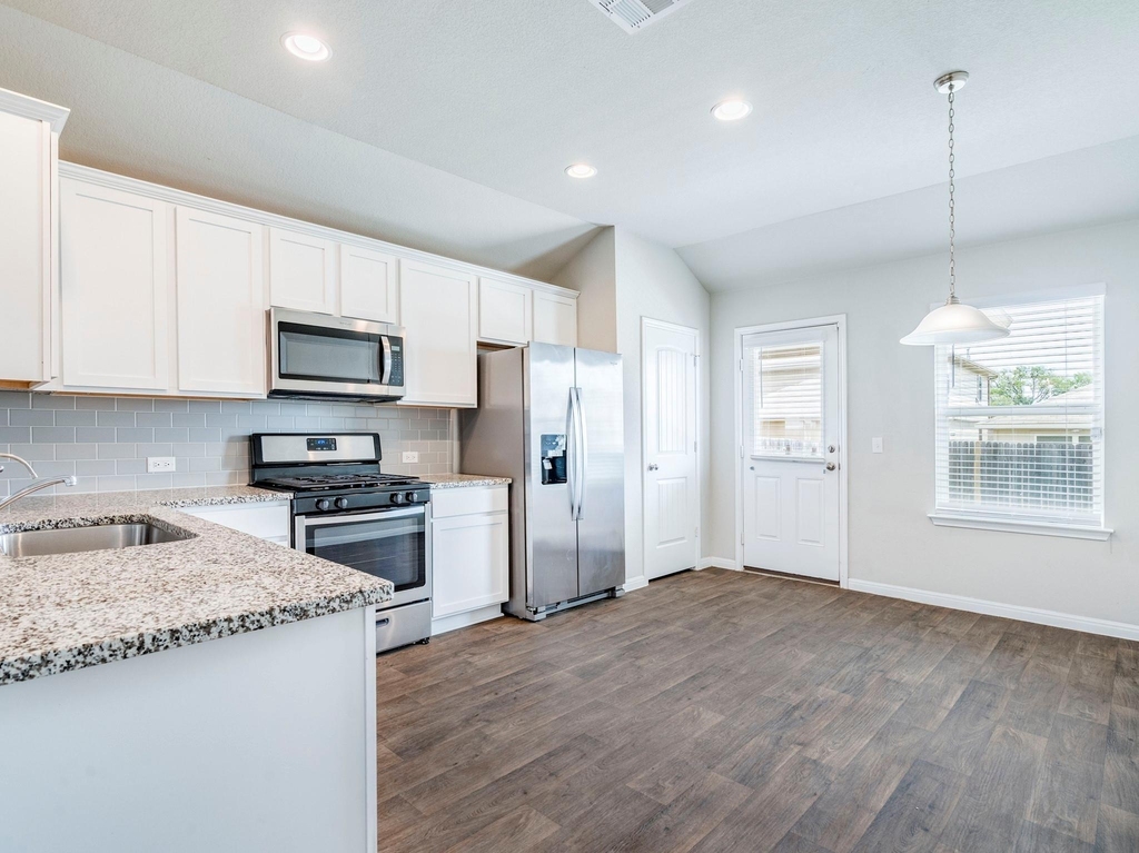 217 Yoakum St - Photo 8