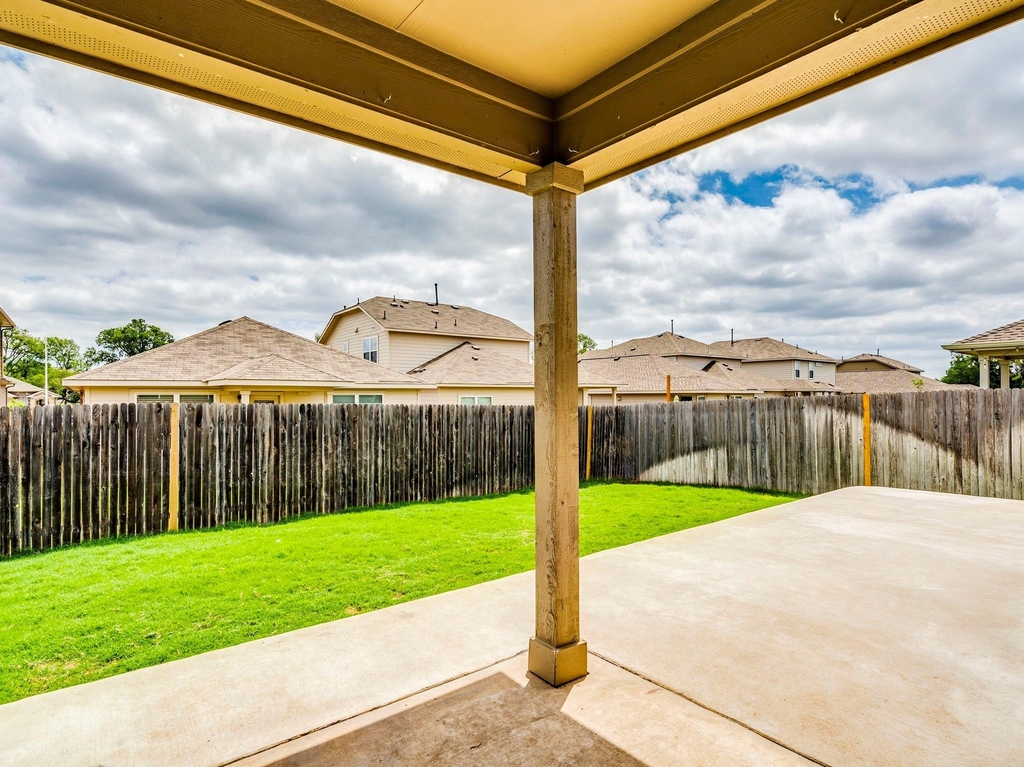 217 Yoakum St - Photo 21