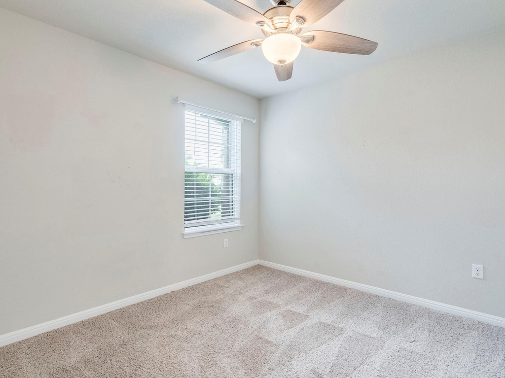 217 Yoakum St - Photo 17