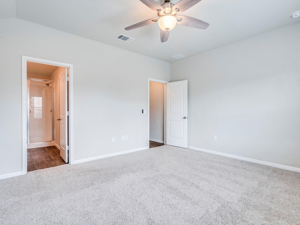 217 Yoakum St - Photo 12