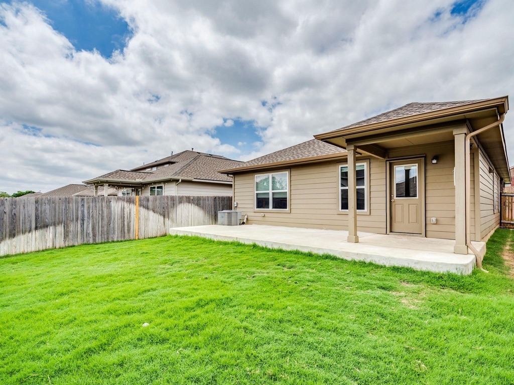 217 Yoakum St - Photo 22
