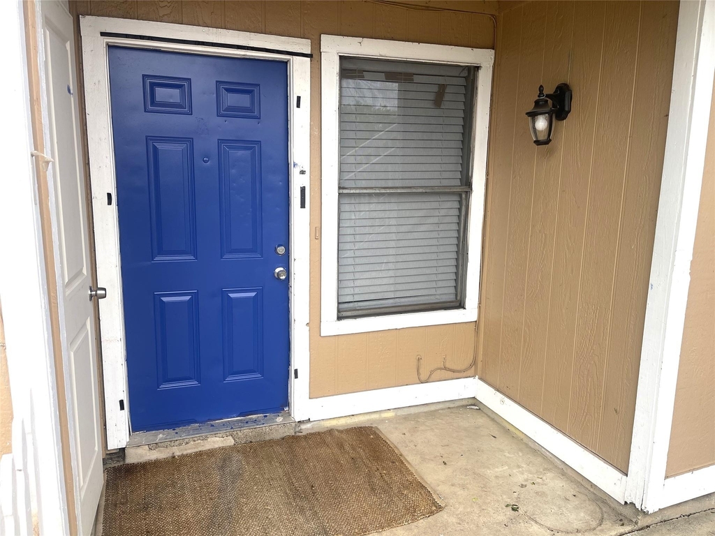2200 Tabor Ct - Photo 0