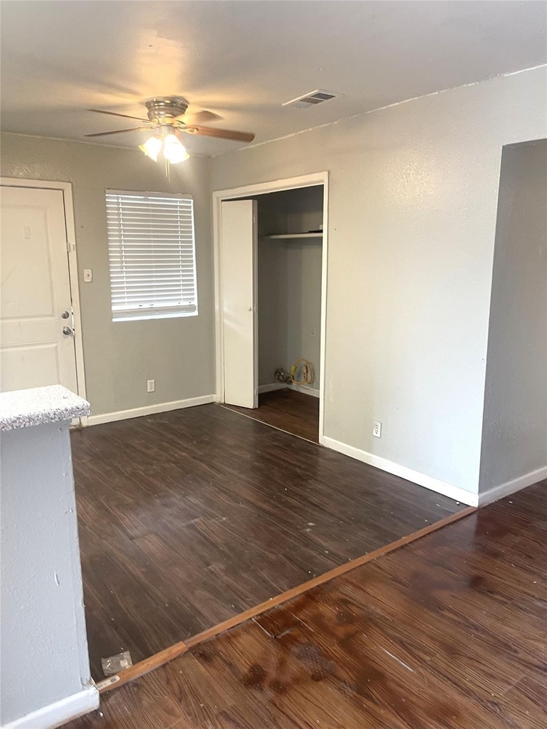 2200 Tabor Ct - Photo 3