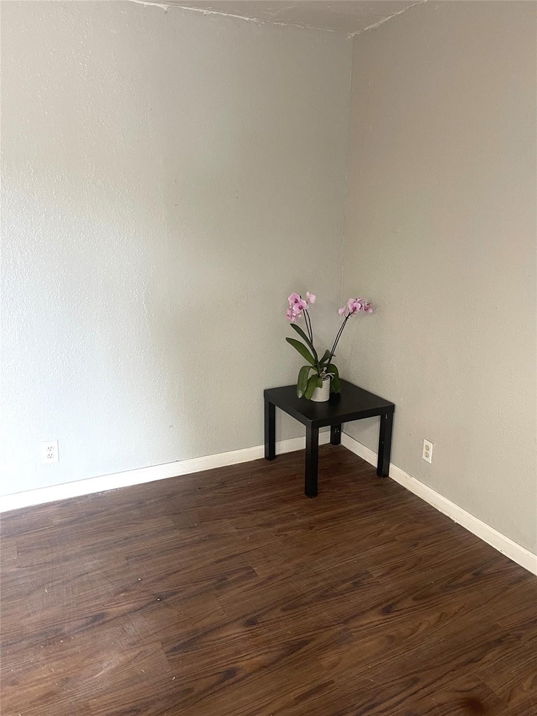 2200 Tabor Ct - Photo 2