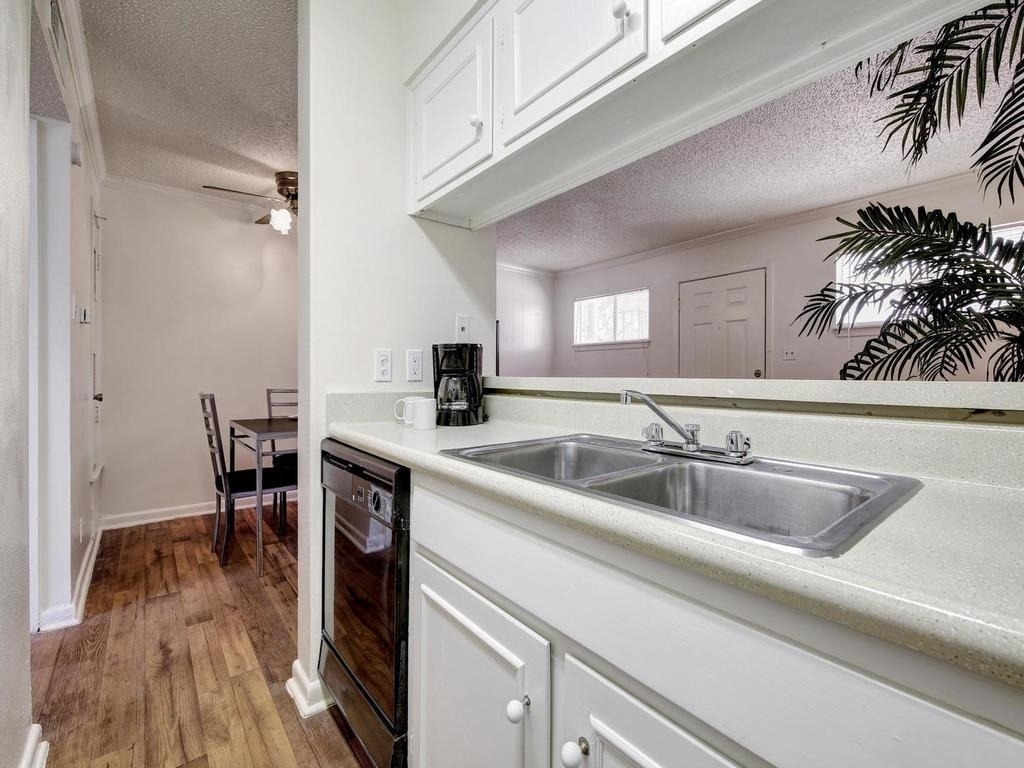 4539 Guadalupe St - Photo 15
