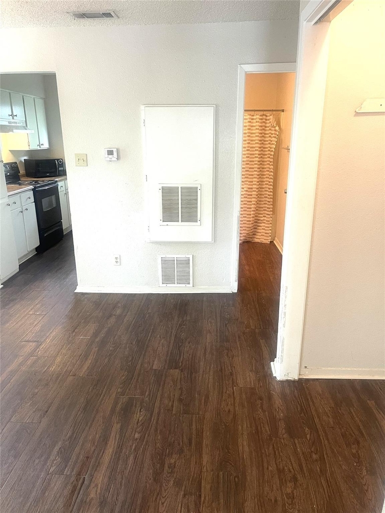 2005 West Loop - Photo 2