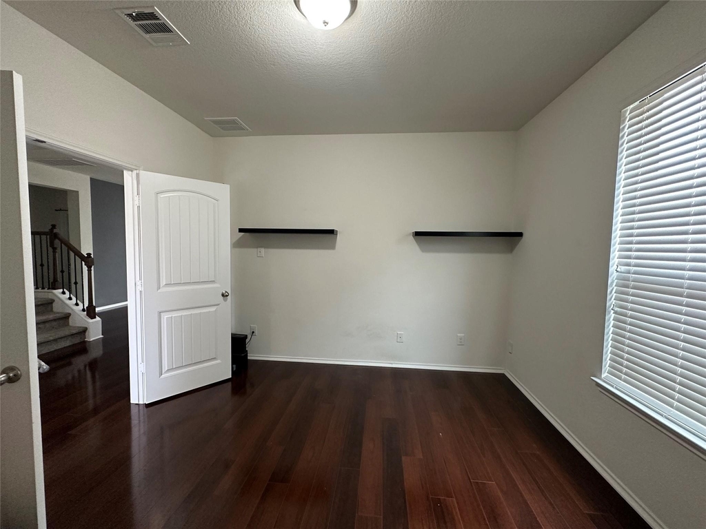 1248 Hyde Park Dr - Photo 6
