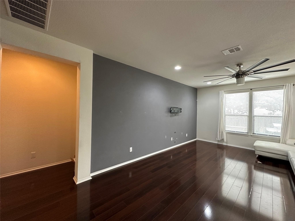 1248 Hyde Park Dr - Photo 9