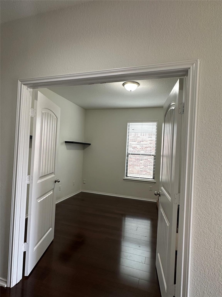 1248 Hyde Park Dr - Photo 5