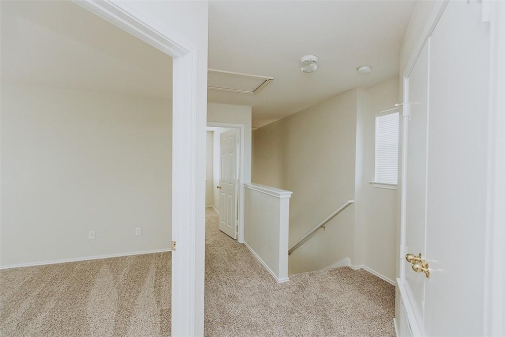 2122 Bluffstone Dr - Photo 4