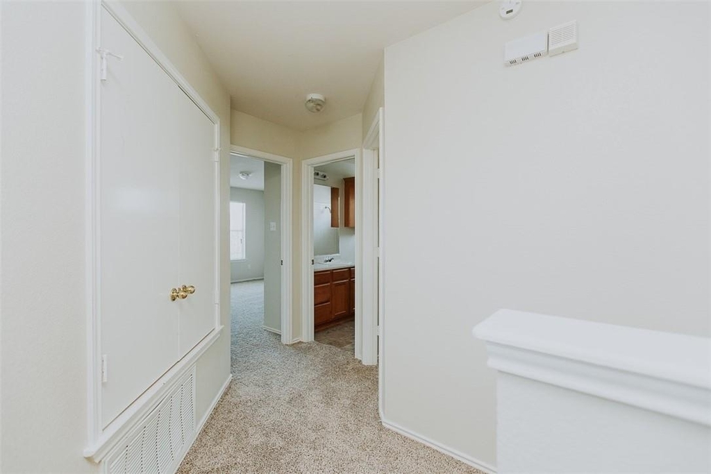2122 Bluffstone Dr - Photo 3