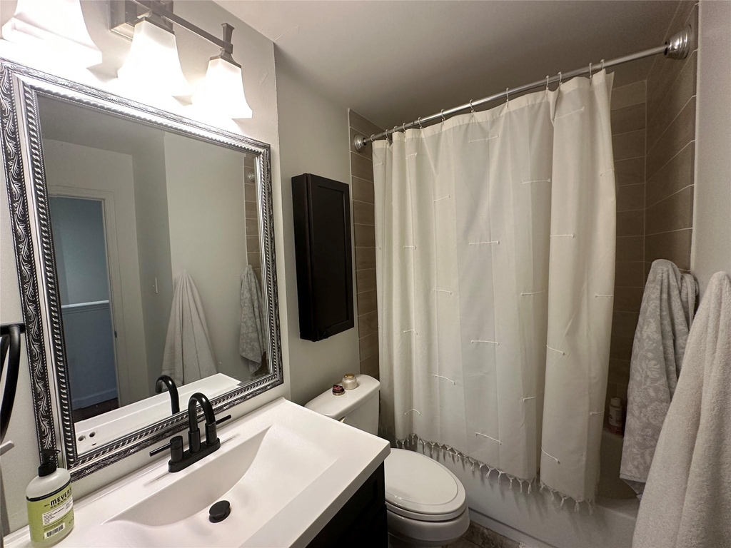 2215 Post Rd - Photo 9