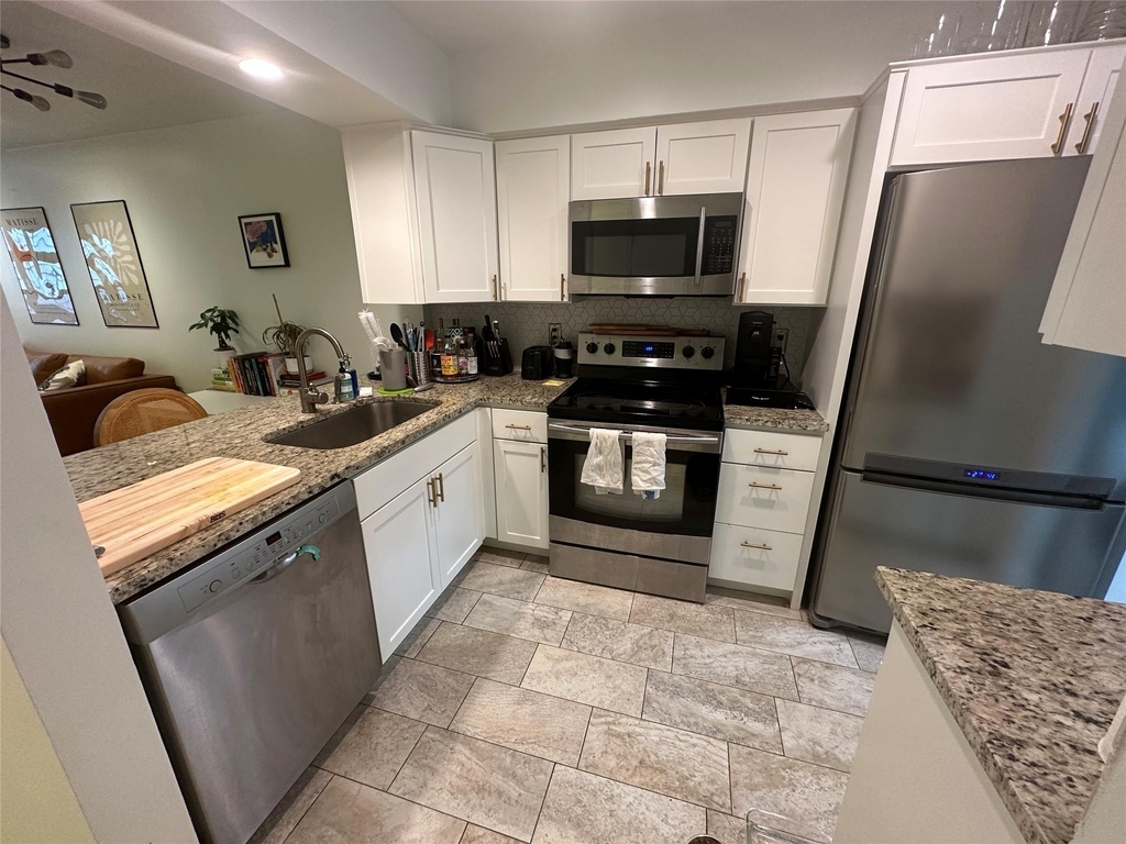 2215 Post Rd - Photo 2