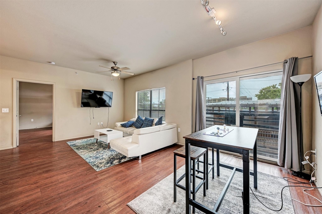 5117 N Lamar Blvd - Photo 0